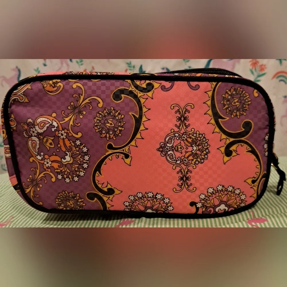 Trina Turk & Co 2 Pocket Paisley Vacation Travel Cosmetic Makeup Beauty Bag